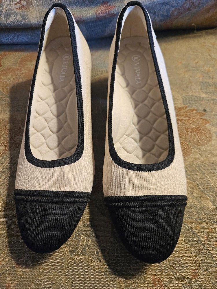 Vivaia slip on heels in great condition us women's 9.5 white and black