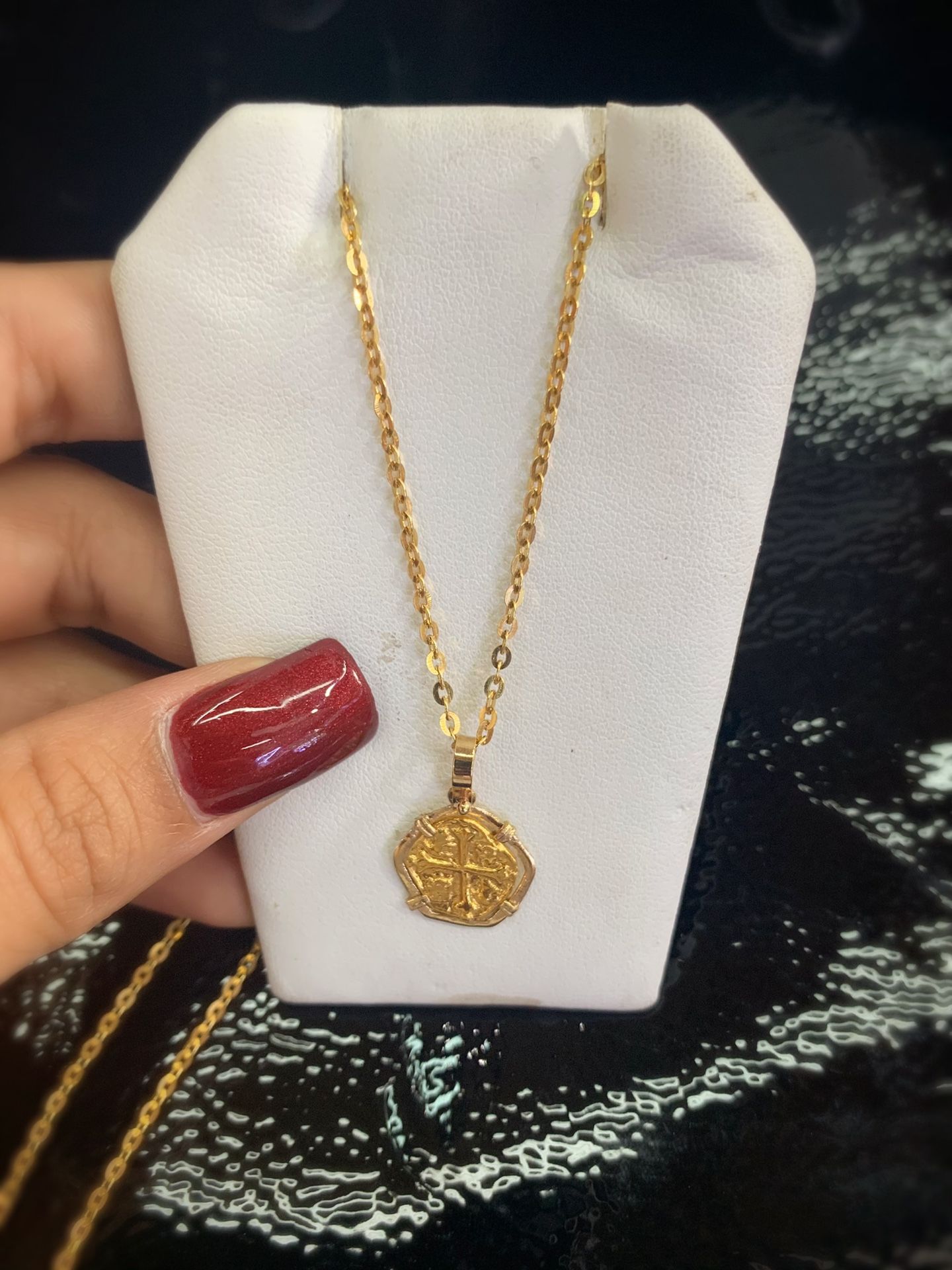 14k gold Atocha coin pendant and 14k gold chain 20” long