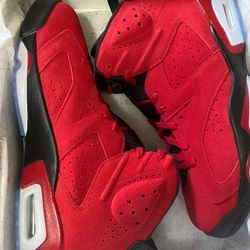 DS NEW JORDAN 6 TORO SIZE 10 & 12