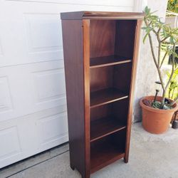 Bookshelf With Adjustable Shelves 