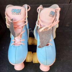 Girls Roller Skates  ADJUSTABLE SIZE 3-7 And Helment And safety  