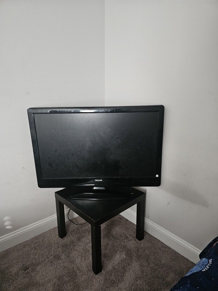 42" Panasonic TV