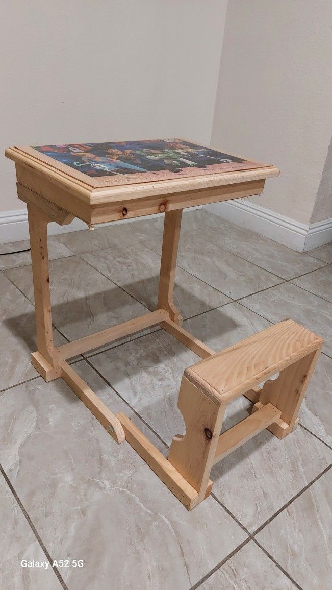 Pupitre Para Niños, Usado Como Nuevo, $25 o Mejor Oferta..