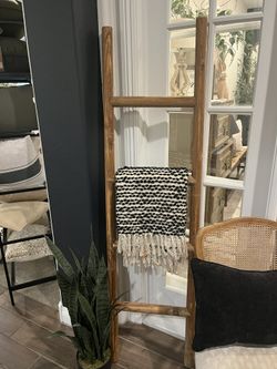 Rustic Wood Blanket Ladder
