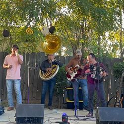 Grupo Norteño Con Tuba