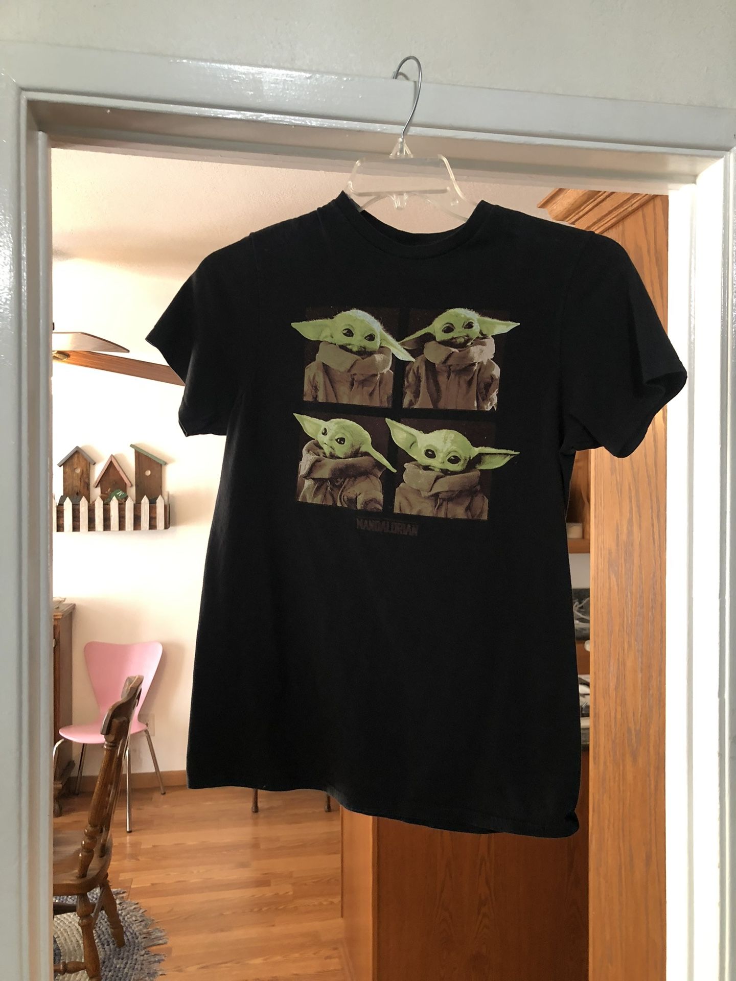 Mens Size Small Short Sleeve Tshirt. Theme Star Wars Yoda. Preowned Good Condition .