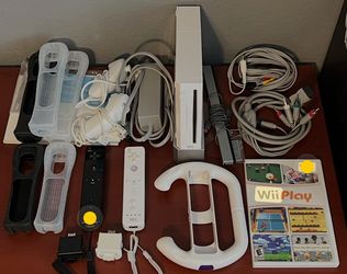 Nintendo Wii Console 2 Controllers Numb Chucks 2 Games