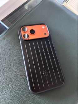 iPhone 17 RIMOWA Case