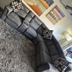 🌟 “LIKE NEW” Ashley Furniture And Grey Reclining Sectional Couch ( FREE DELIVERY 🚚)