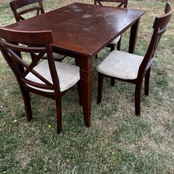 DINING TABLE AND 4 CHAIRS ❤️❤️❤️