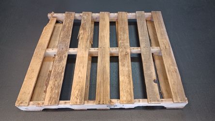 Wooden Shipping Pallet and scrap wood (Free)