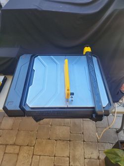 Wet saw tile cutter