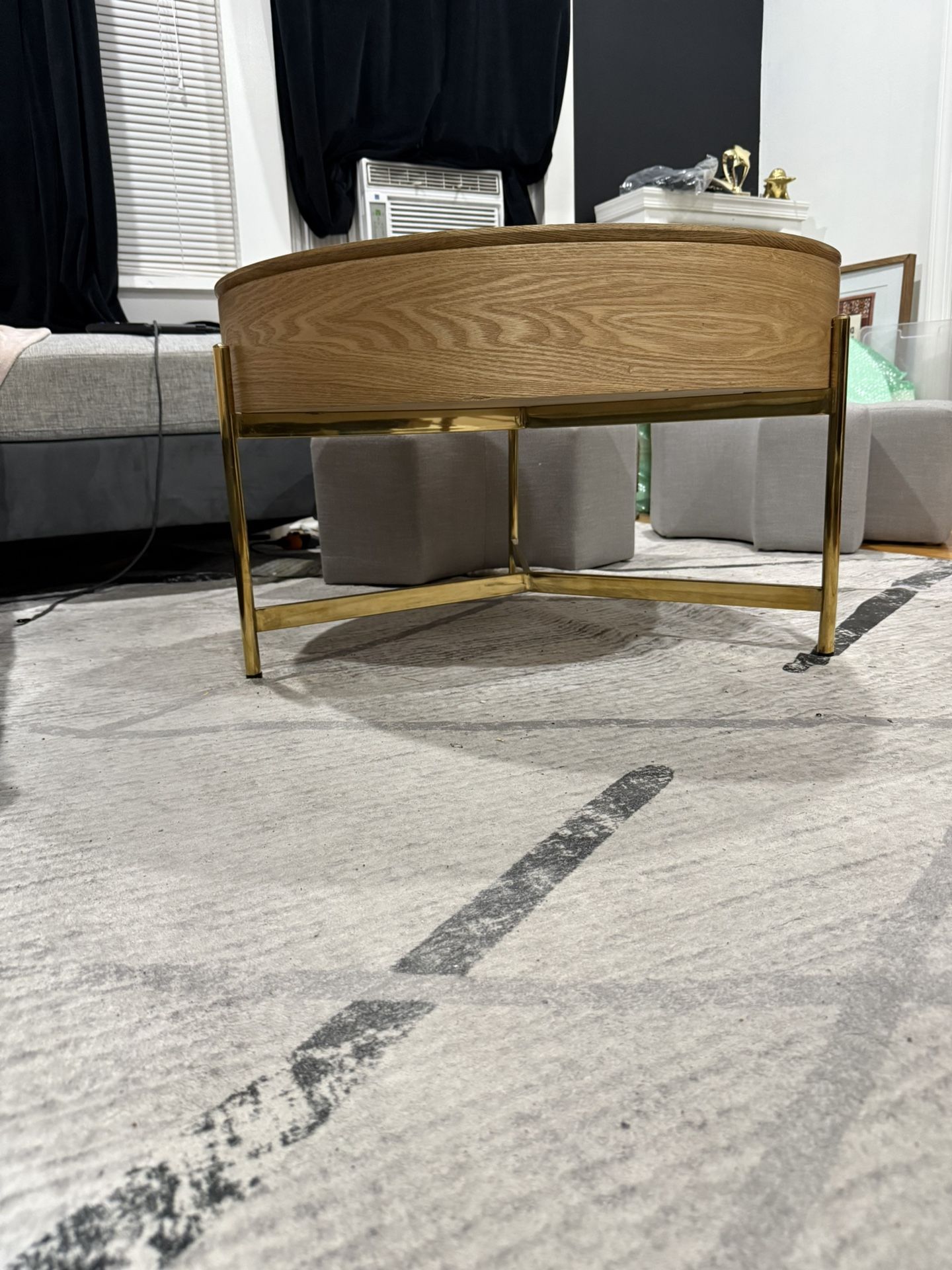 ROUND LIFT TOP WALNUT COFFEE TABLE WITH STORAGE AND STOOLS