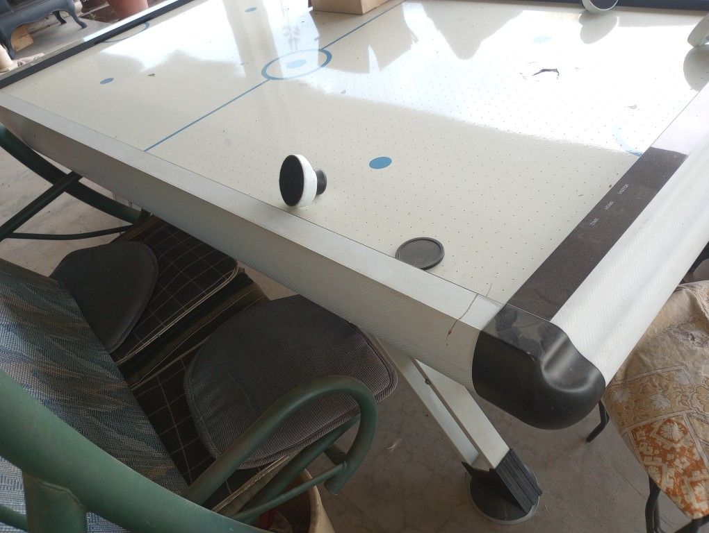 Air Hockey Table