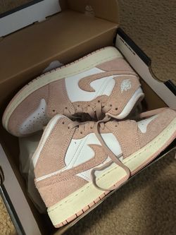 Jordan 1 mid pink