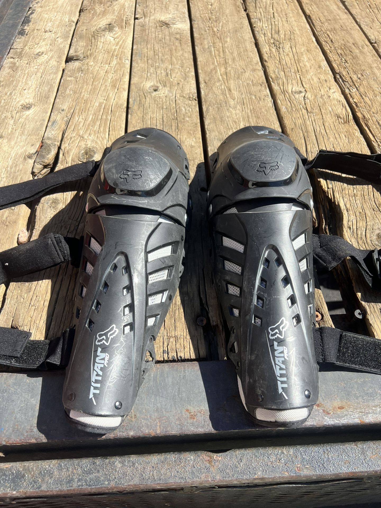 The Titan Pro Knee/Shin Guards Left/Right Offroad