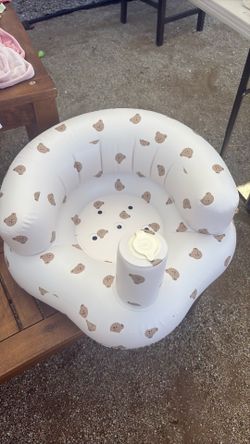 Inflatable baby seat