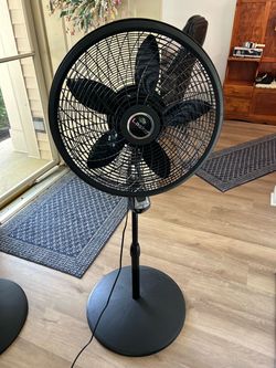 21” Lasko Oscillating Fan w Remote - 12 Speed