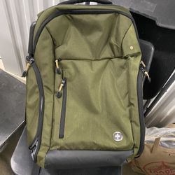 Swissdigital Design Large Travel Backpack 17 Inch Big Laptops Backpack with USB Charging Porert, Carry on Business Anti-thief Computer Backpack