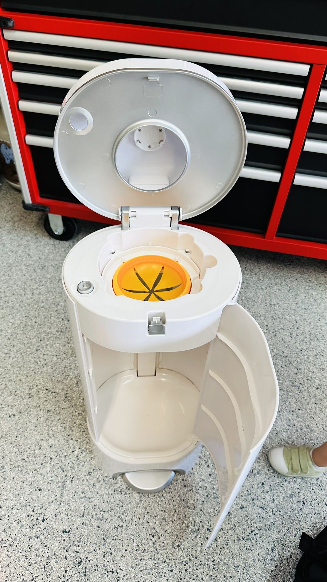Munchkin® STEP™ Diaper Pail Powered by Arm & Hammer, #1 in Odor Control, Award-Winning