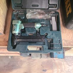 Brad Nailer  Hitachi NT 32AE 