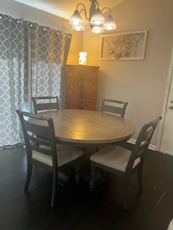 Gorgeous Farmhouse Table with 6 chairs