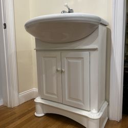 Traditional Bathroom  Vanity With Sink 