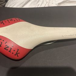 FIZIK ANTARES K:UM RAILED RACING SADDLE RED ON WHITE 