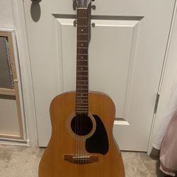 Acoustic Guitar 
