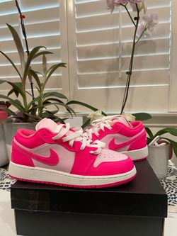 Air Jordan 1 Low Pink Sneakers