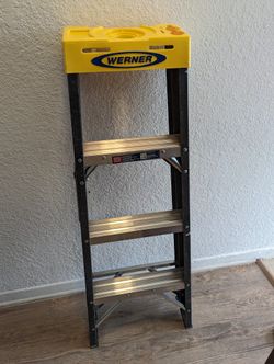 4 Step Fiberglass Ladder 