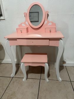 Girls pink Vanity