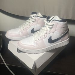 Jordan 1 Mid Barely pink Size 10w
