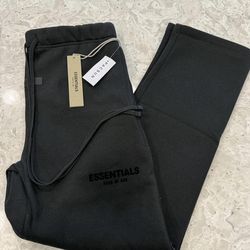 🔥 FEAR OF GOD ESSENTIALS SWEATPANTS – BLACK (STRETCH LIMO) – SIZE MEDIUM (NEW)