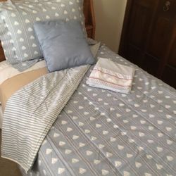 Twin Comforter Set & Matching Sheets