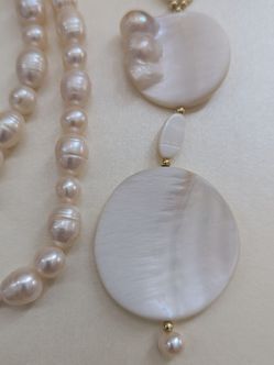 Genuine pearls necklace with mother of pearls accents