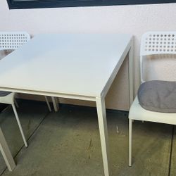 IKEA Dining Table With Chairs