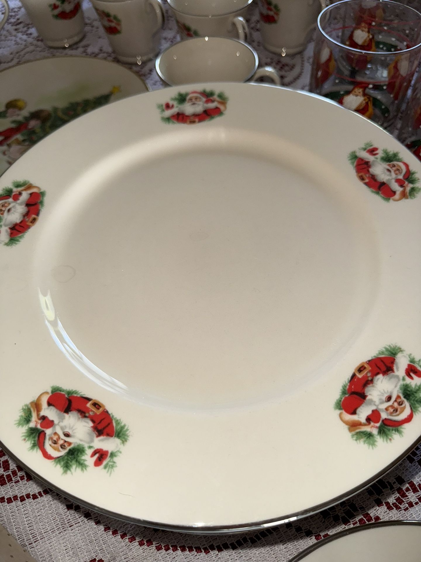 Vintage 1950-60 Triomphe Christmas China