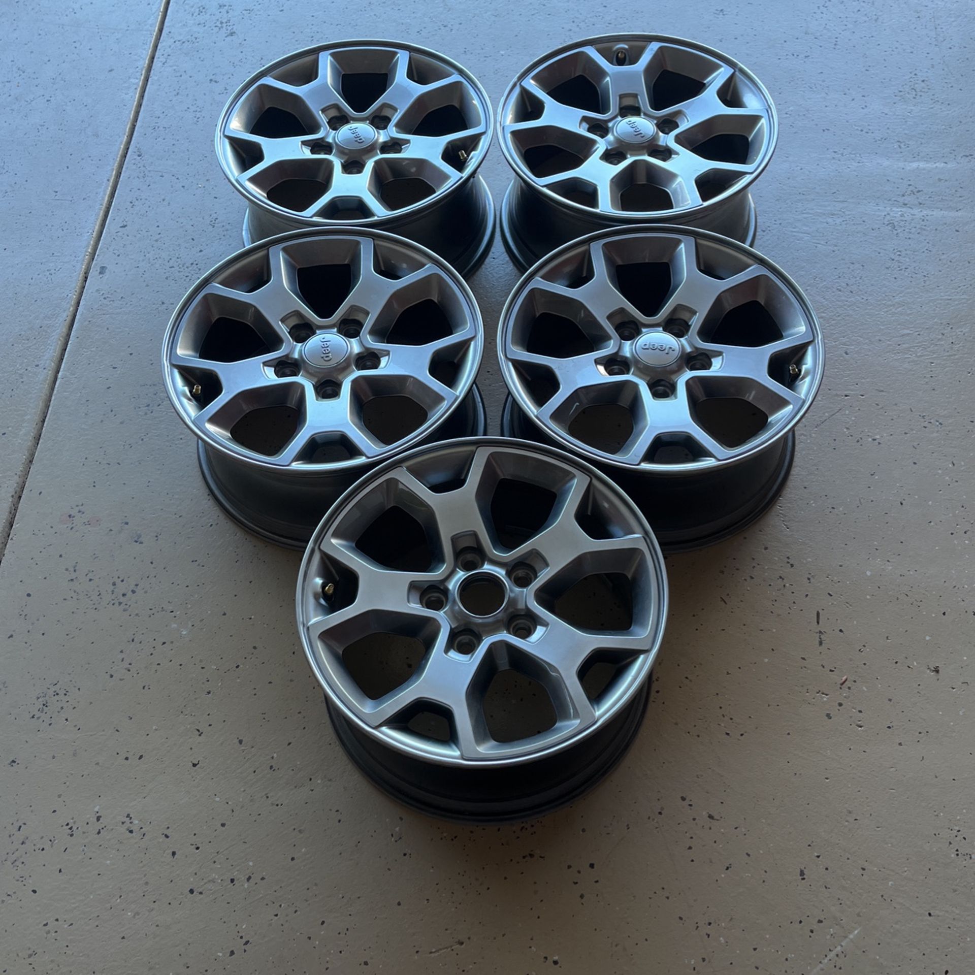 2020 Jeep Wrangler  Wheels Size 17”