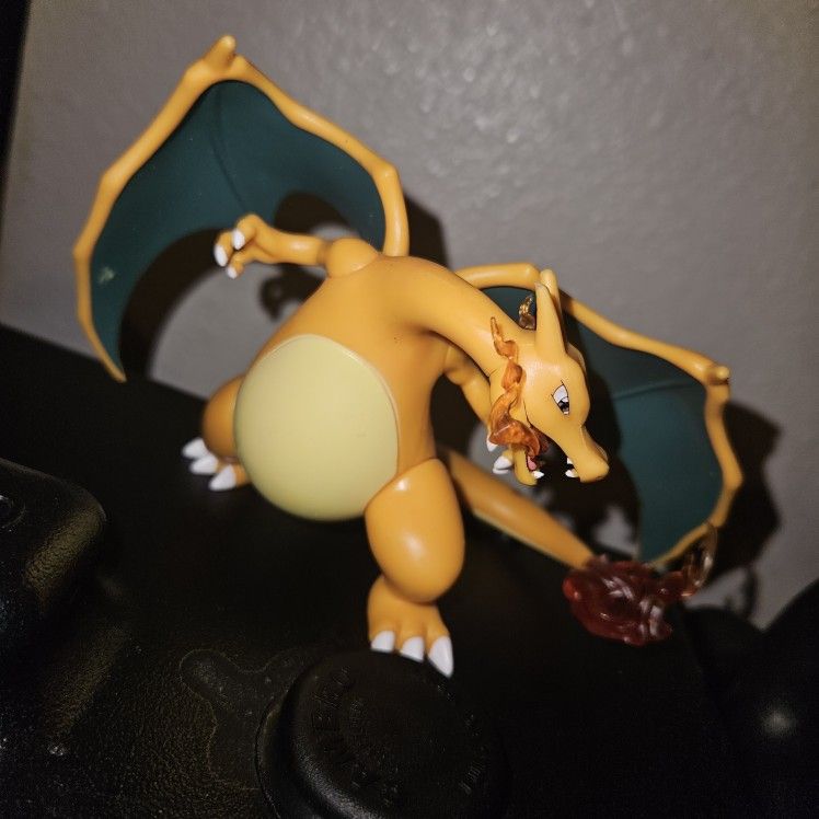 Pokemon Charizard Figurine 4.5" Meet By Sunrise Library