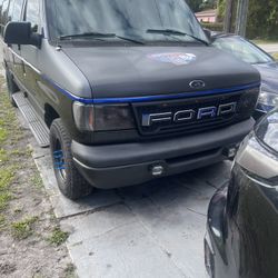 2000 Ford E-250