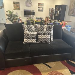 Black Sofa and Loveseat, smoke free and pet free