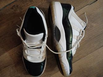 Nike Air Jordan 11 Retro Low top (metallic black/green)