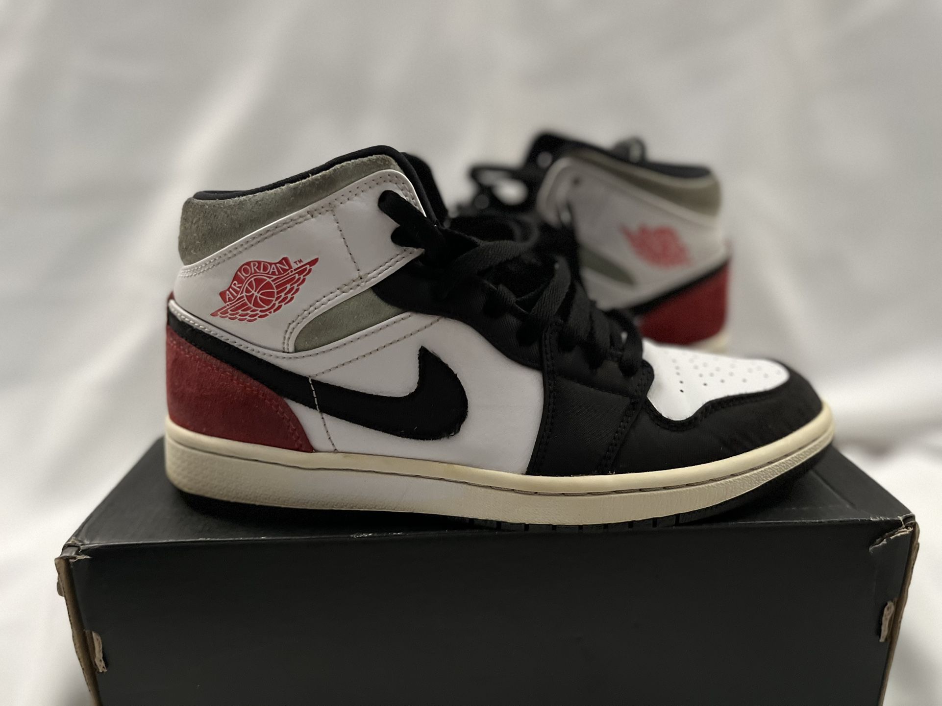 Jordan 1 Mid