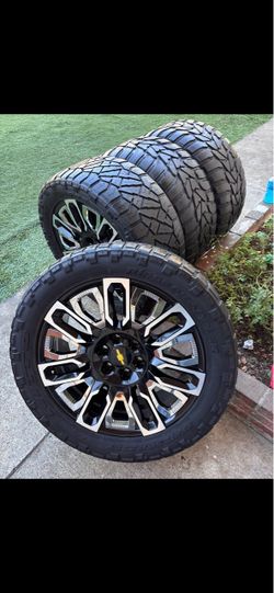 22 inches Chevy Silverado 33x12.50/22 tires