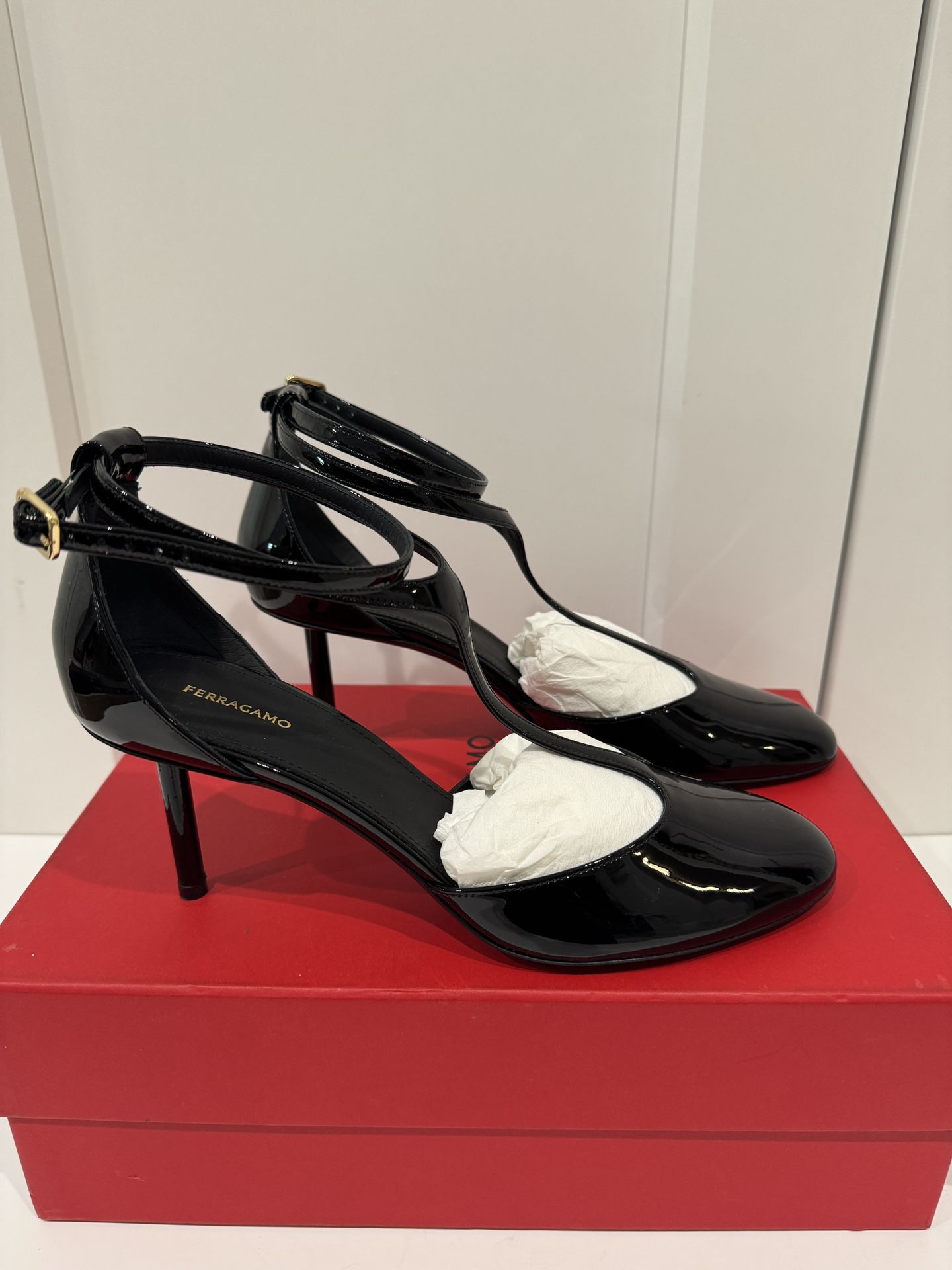 NEW Salvatore Ferragamo Lysandra Size 10 Patent Black T-Strap Heels