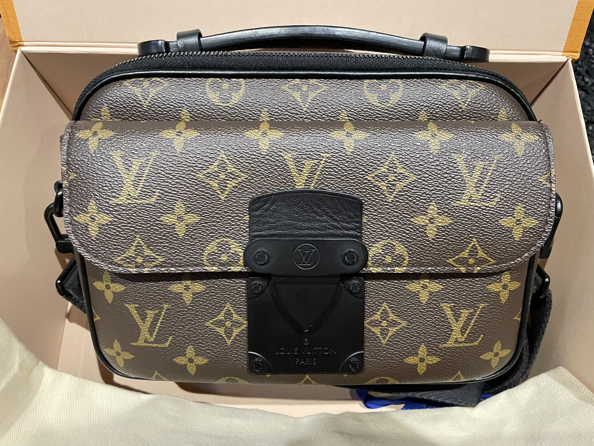 Louis Vuitton S Lock Messenger Bag