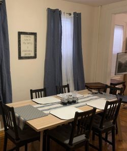 Dinning table and 6 chairs included
