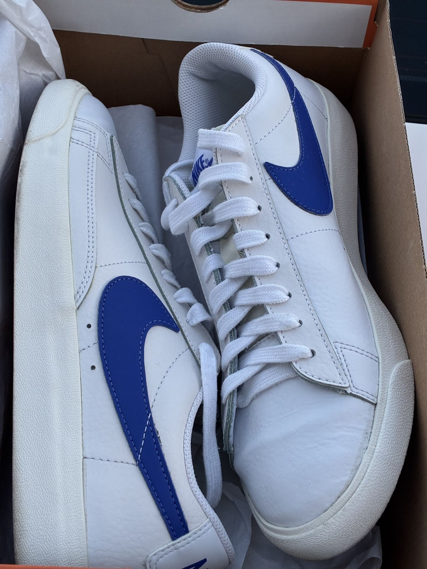 (SIZE 9) Nike Blazer Low Leather White & Blue Sneakers
