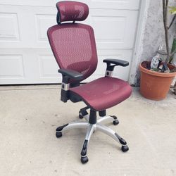 Desk Chair In Excellent Condition 